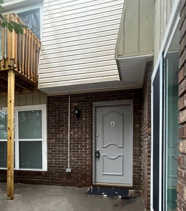 Spacious 2 bdrm/1.5 bath townhome in Cedar... - Spacious 2 bdrm/1.5 bath townhome in Cedar... Unit A