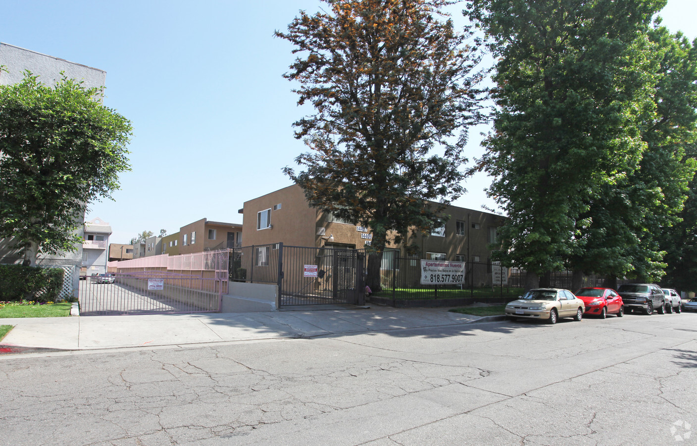 14407-14411 Vose St - 14407-14411 Vose St Apartments