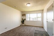 2BR, 1BA - 700 SF