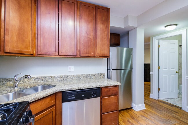 Photo - 1644 W Greenleaf Ave