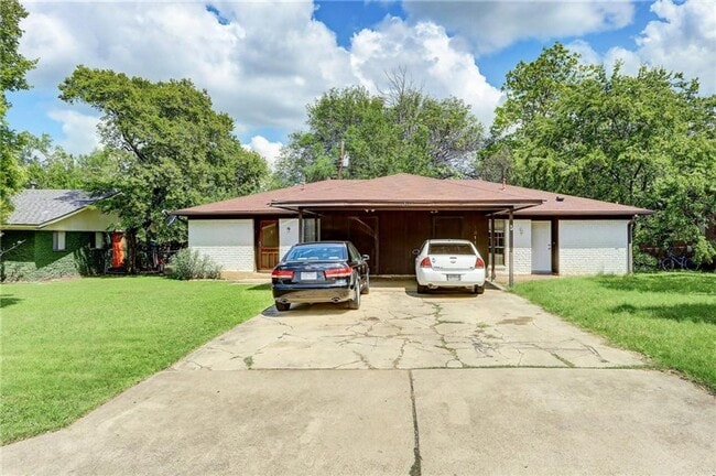 Building Photo - Magnolia Drive Unit Magnolia - B