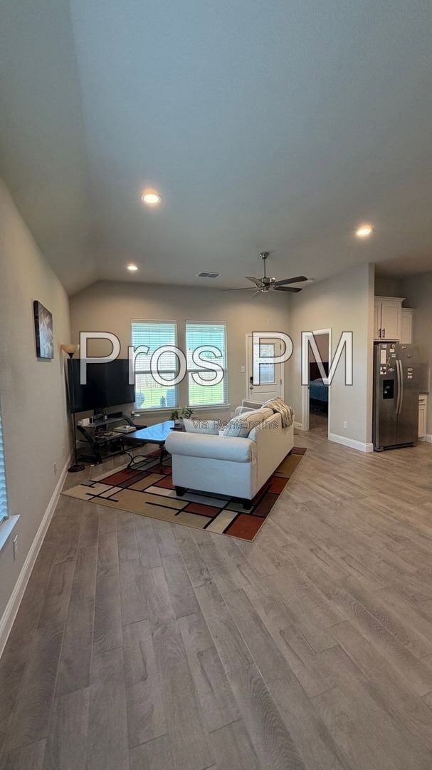 Photo - 2104 Blackcap St