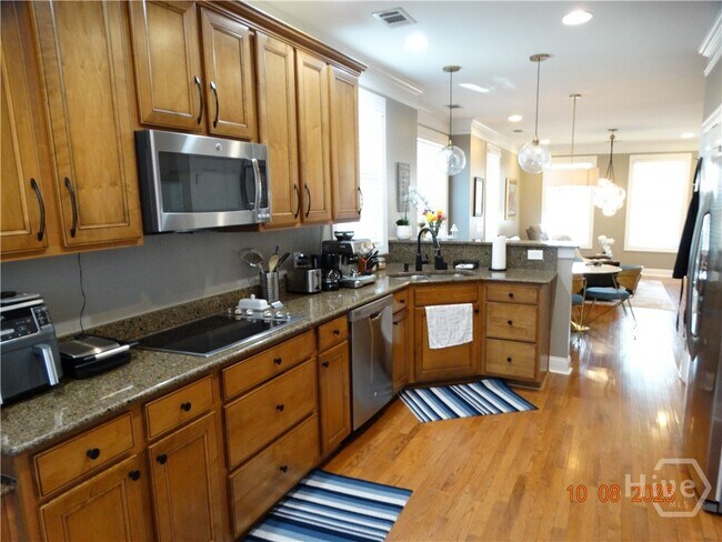 Photo - 323 Lakeview Dr