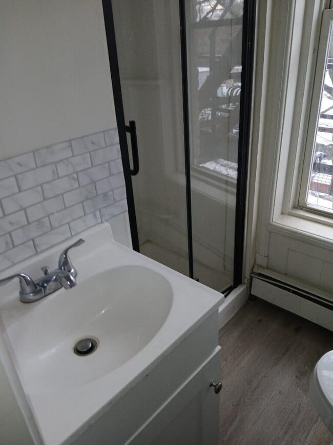 Photo - 809 River St