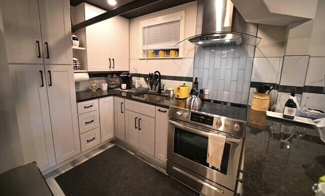 Building Photo - 134 Fuller St Unit R Rental
