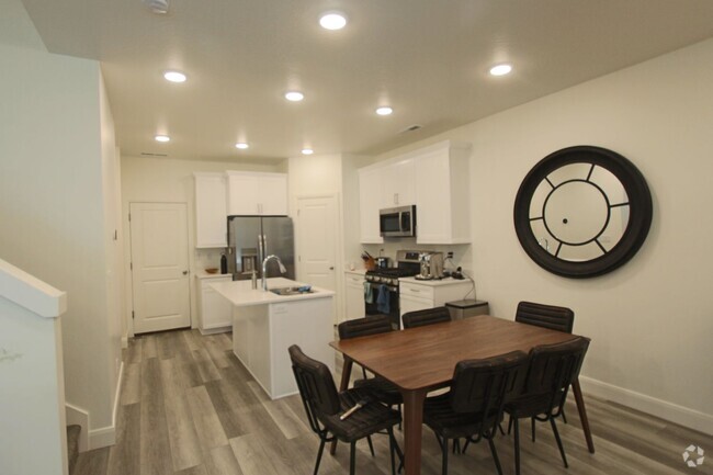Building Photo - DESERT COLOR 3 Bed 2.5 Bath Rental