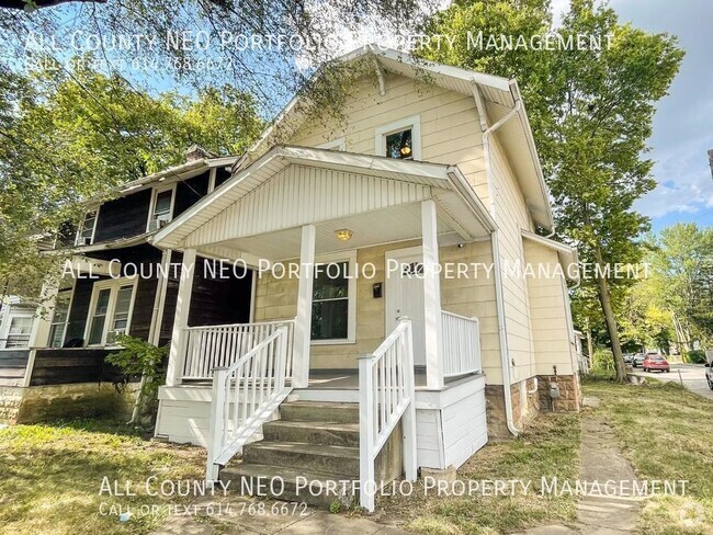 Building Photo - Charming 2-Bedroom Home on Corner Lot – Se...