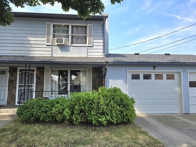 Centrally located 2 bedroom, 2 bathroom - Centrally located 2 bedroom, 2 bathroom