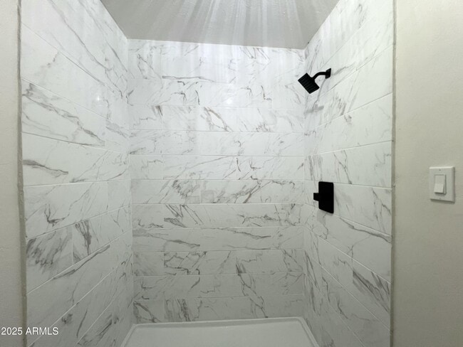 Photo - 946 E 12th St