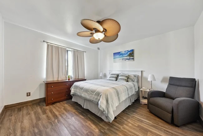 Photo - 512 10th Ave S