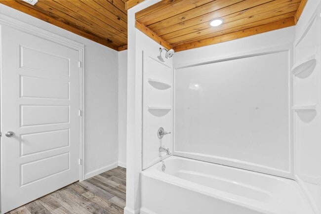 Photo - Beautiful & Unique Rental Home Spacious, C...