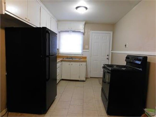 Photo - Cute 2-bedroom, 1 bath duplex near downtown.