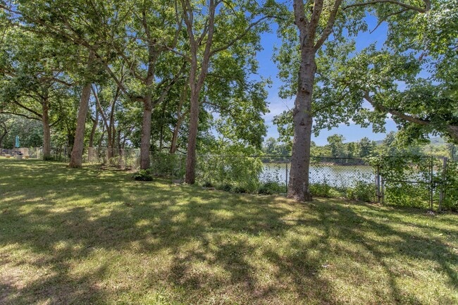 Photo - 515 Basswood Ave Unidad F69