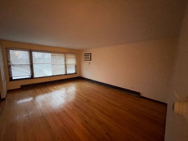 Photo - 1912 W State St