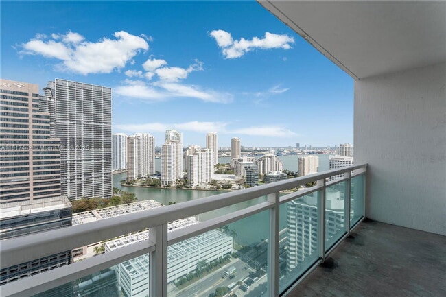 Photo - 950 Brickell Bay Dr