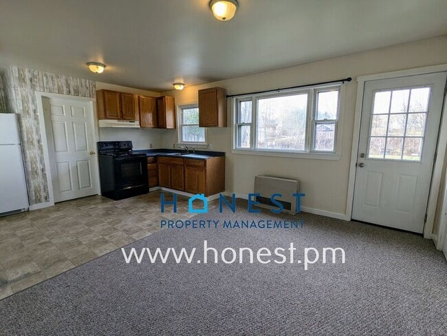 Building Photo - 95 Main St