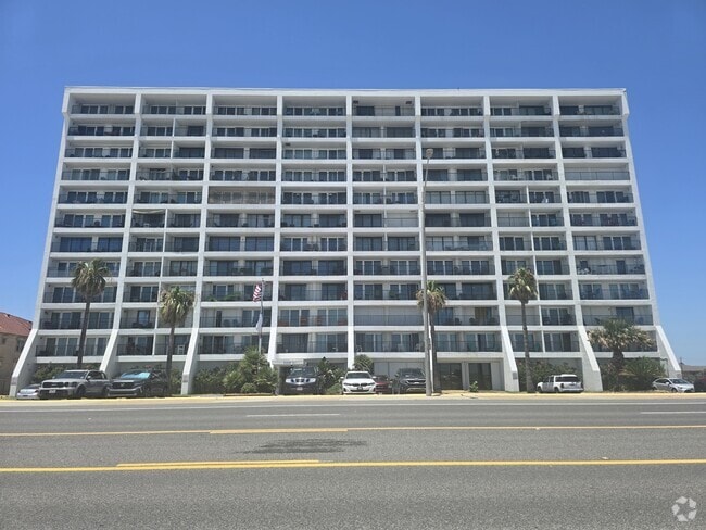 Building Photo - 7310 Seawall Blvd Rental