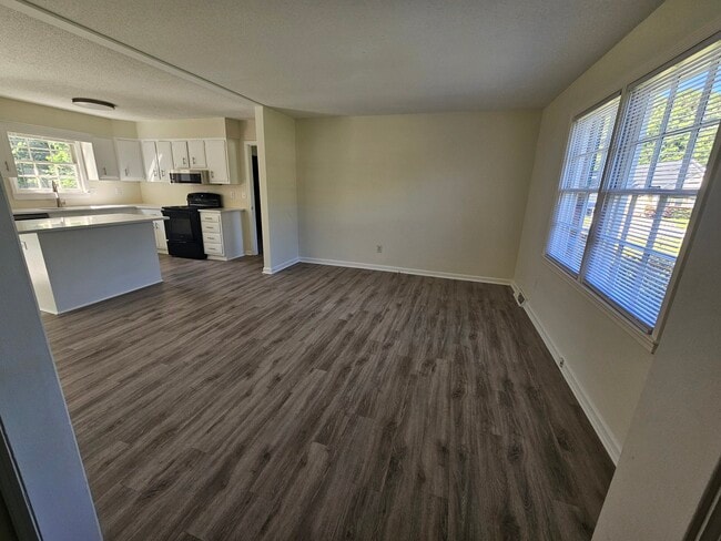 Photo - 404 Millhouse Rd