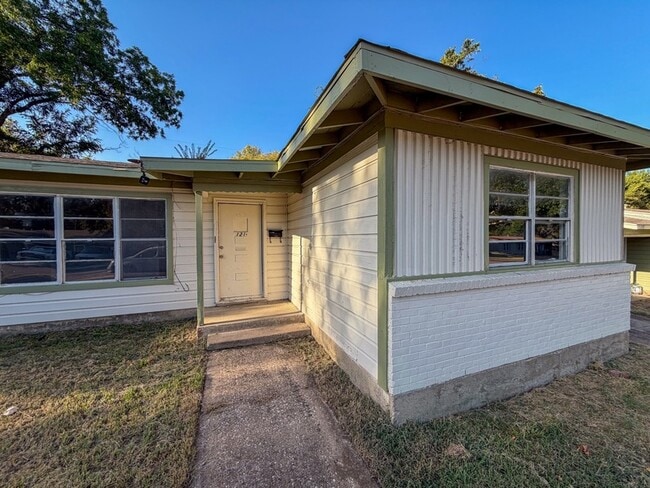 121 Vandenburg Dr Unit B