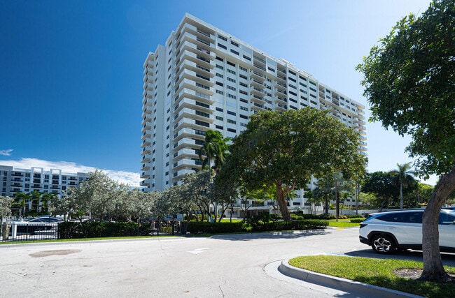 Building Photo - 3200 Port Royale Dr N Unit 604 Rental
