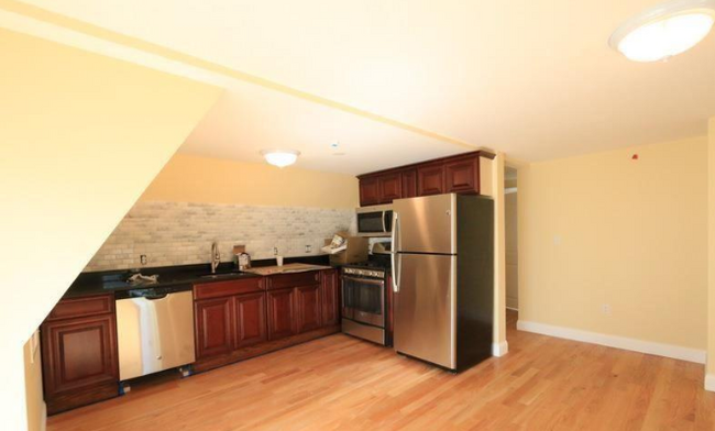 Building Photo - 206 Summer St Unit 3 Rental