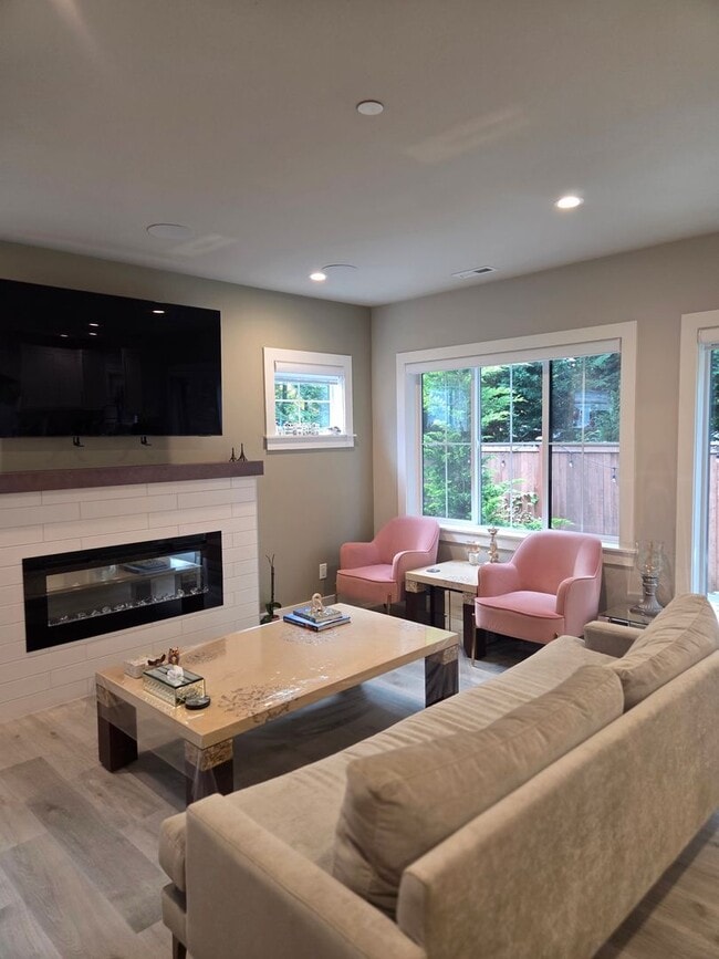 Photo - Luxury 3  Bedroom 2.5 Bath Townhome Located in Kirkland
