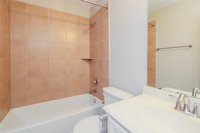 Photo - 17239 Glen Oaks Dr