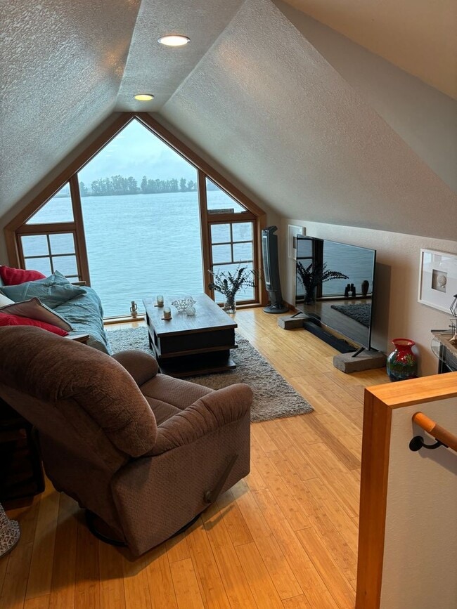 Photo - Fully Furnished 1 bed on the Columbia River