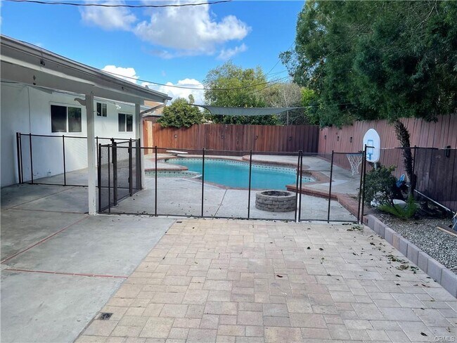 Photo - 23832 Calvert St