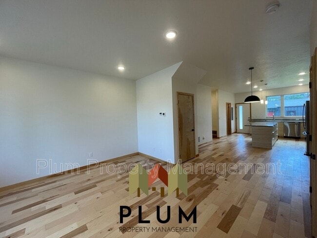 Photo - 1855 S 3rd St W