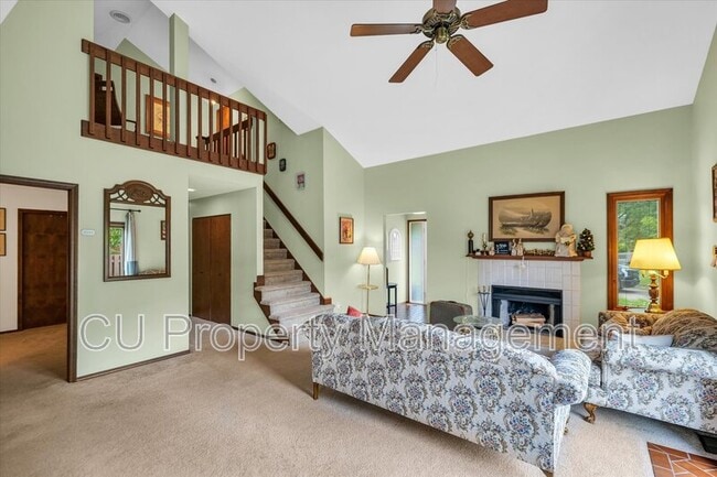 Photo - 1 Lyndhurst Village Ct