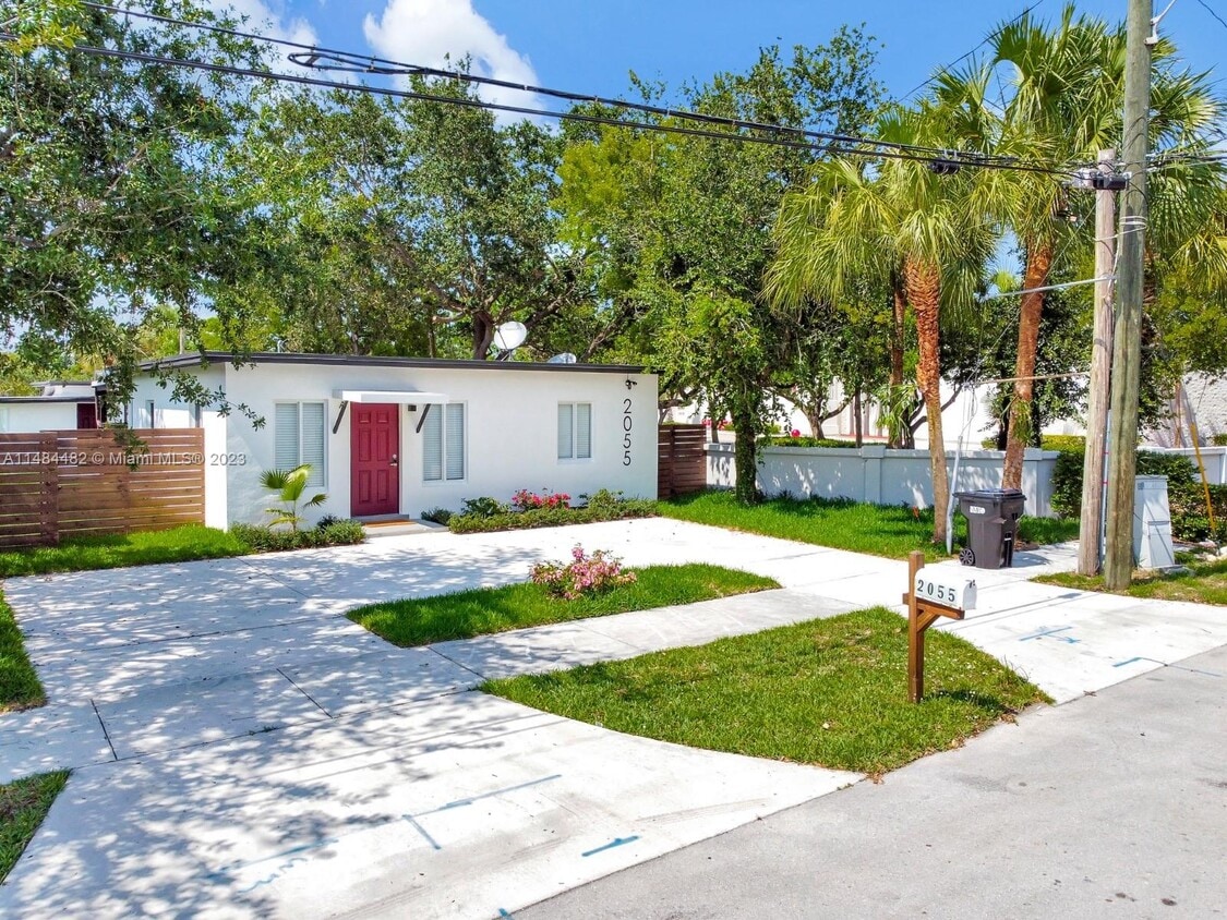 Photo - 2055 NE 140th St (North Miami Beach, FL)