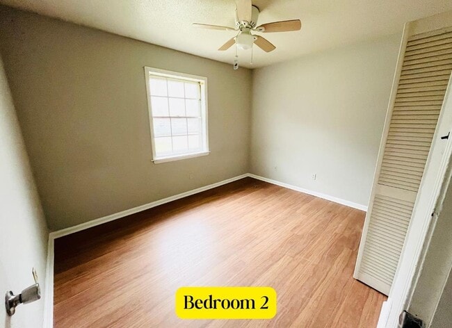 Photo - 5057 Gull Rd