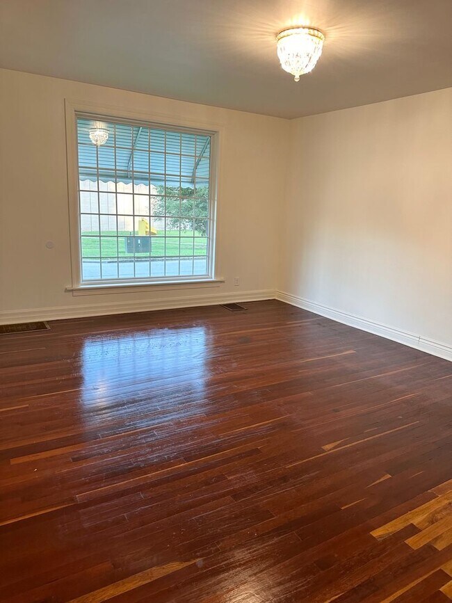 Cozy 2Bedroom Home Near Phelps Grove Park House Rental in