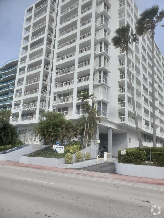 Building Photo - 9341 Collins Ave Unit 202 Rental