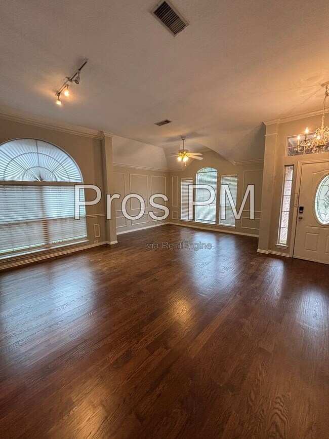 Photo - 2921 Meadow Glen Dr