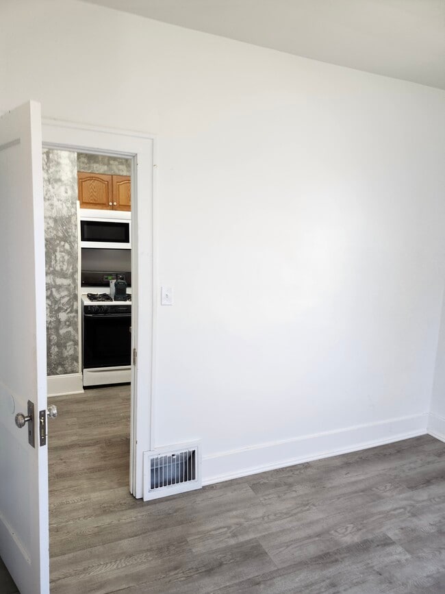 Photo - 1983 University Ave