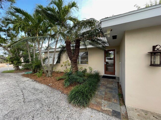 Photo - 4040 Poinsettia Dr