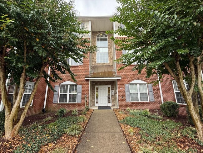 Building Photo - 6941 Hanesbrook Cir
