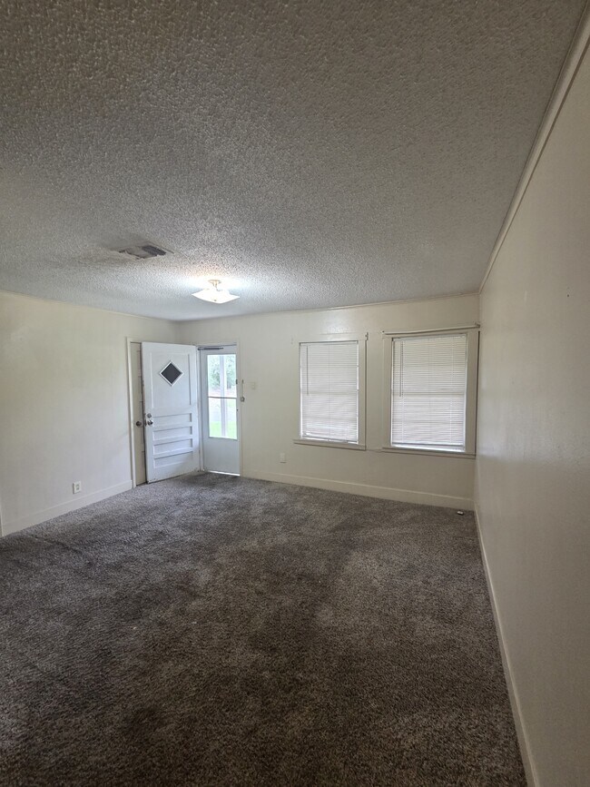 Photo - 403 W Dewey Ave