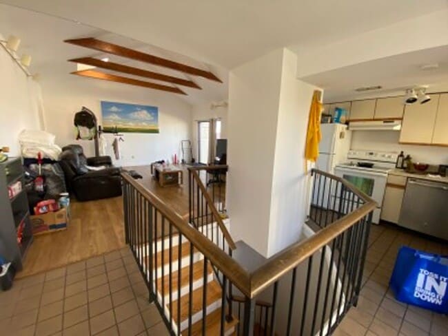 Building Photo - Fantastic Allston Penthouse 2 Bed on Brainerd Rd for September 1st.  Private Roof Deck.  NO BROKE...