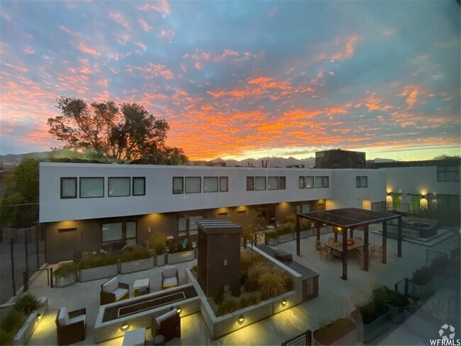 Building Photo - 877 S 200 W Rental