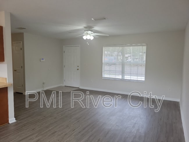 Photo - 1390 Old Middleburg Rd N