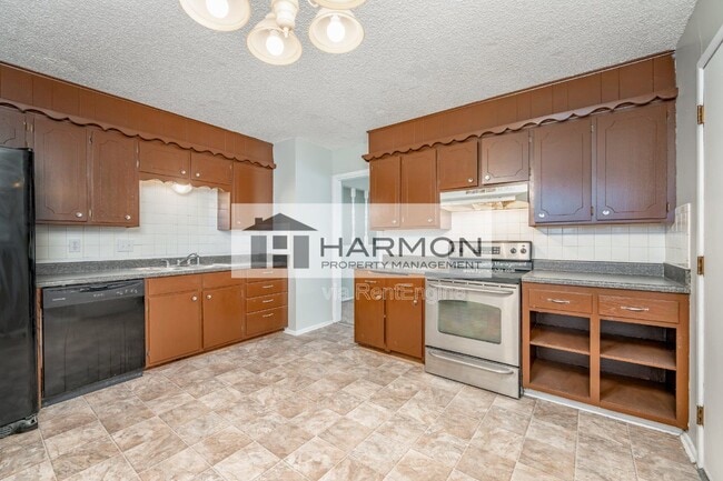 Photo - 3153 S Pinecrest Ave