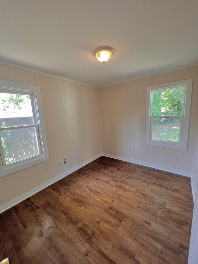 Photo - 805 Jewell Ave
