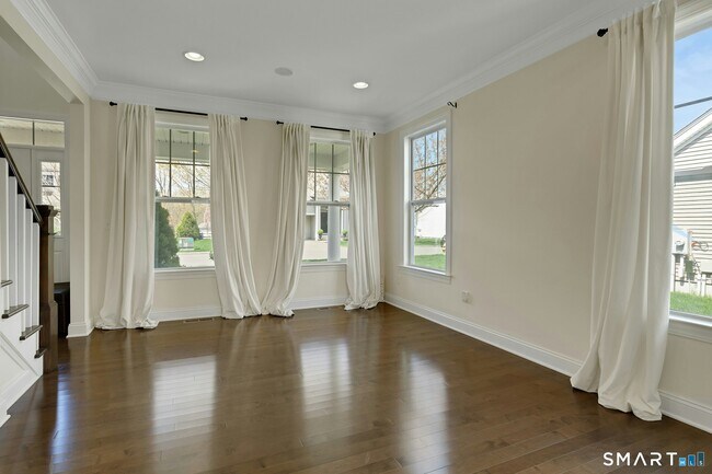 Photo - 310 Nutmeg Ln