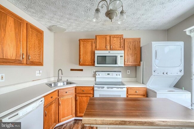 Photo - 43 Oak Crest Ct