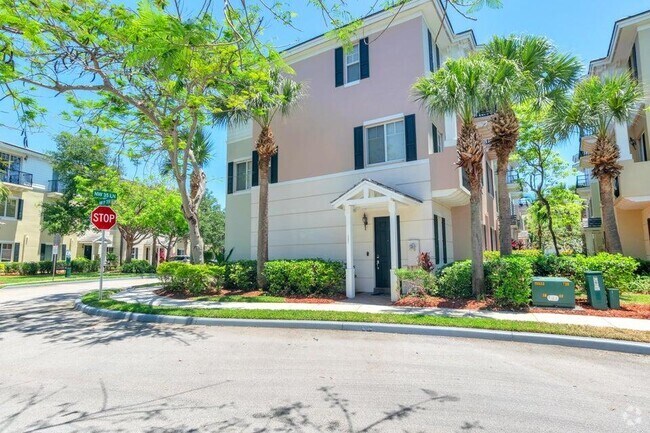 Building Photo - 581 NW 35th Ln Rental