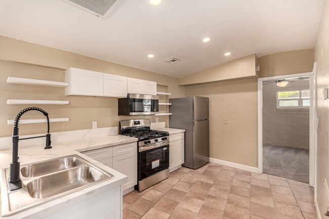 Photo - 350 E Kelso St