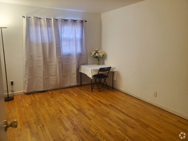 Building Photo - 410 72nd St Unit Apt. 2